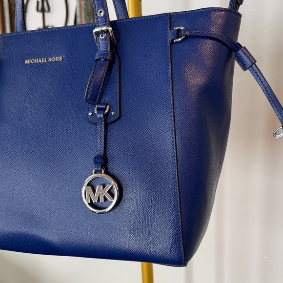 Michael Kors coated canvas Navy Blue Tote EUC - Picture 3 of 17